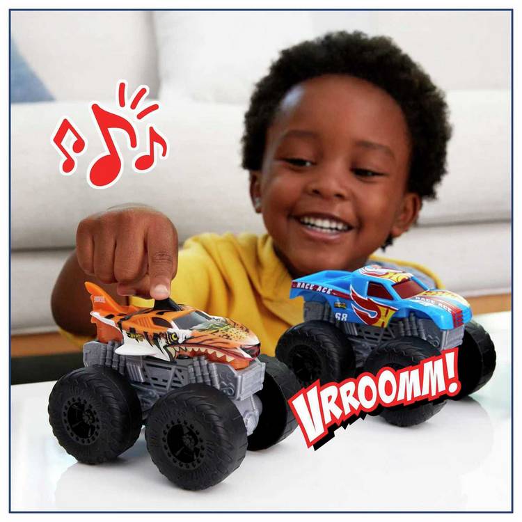 Hot Wheels Monster Trucks Roarin Wreckers 1:43 scale, UK version