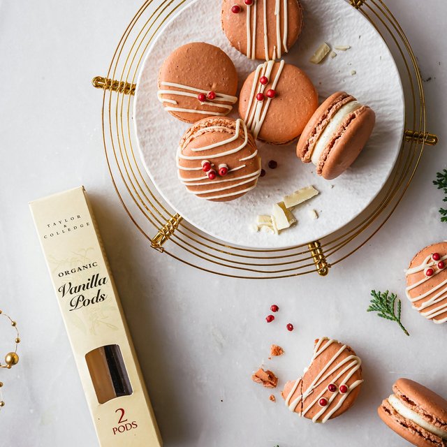 Taylor & Colledge 2 Organic Vanilla Pods   2 per pack GOODS M&S