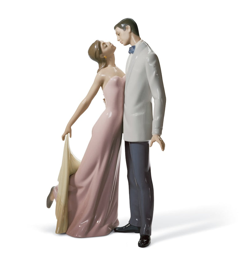 Lladró porcelain Happy Anniversary figurine depicting a kissing couple, UK version