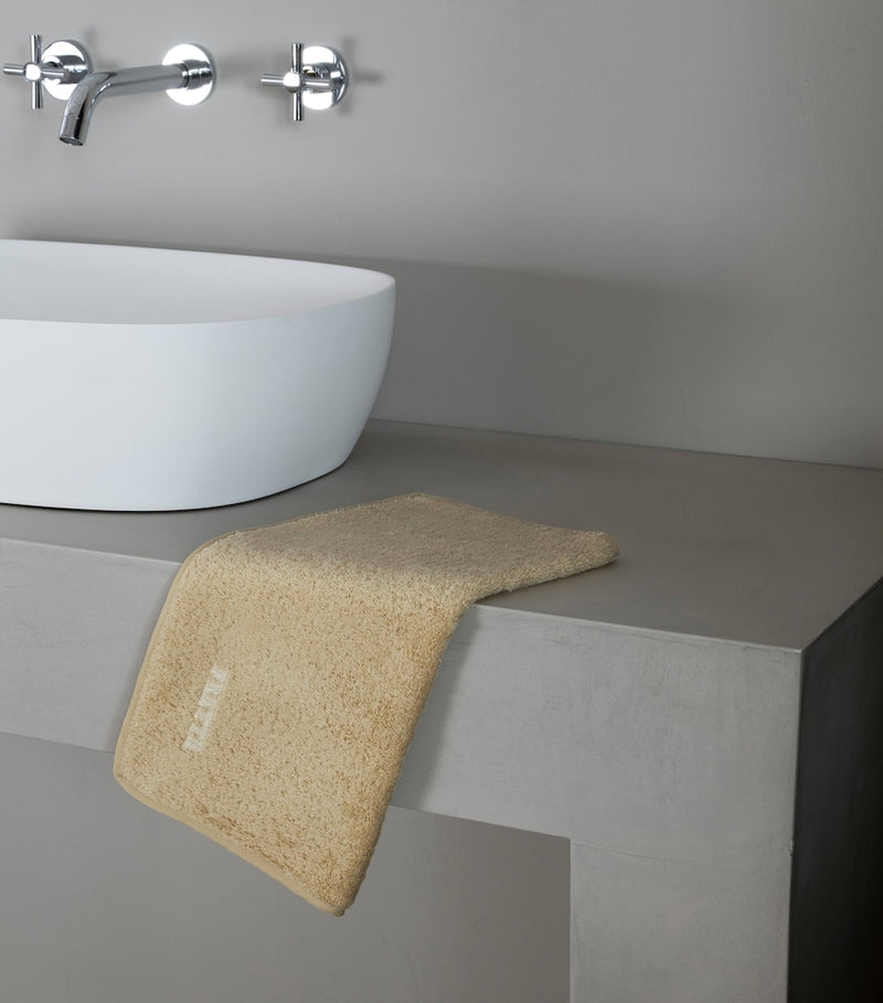 Frette Unito hand towel 60cm x 110cm, imported from the UK