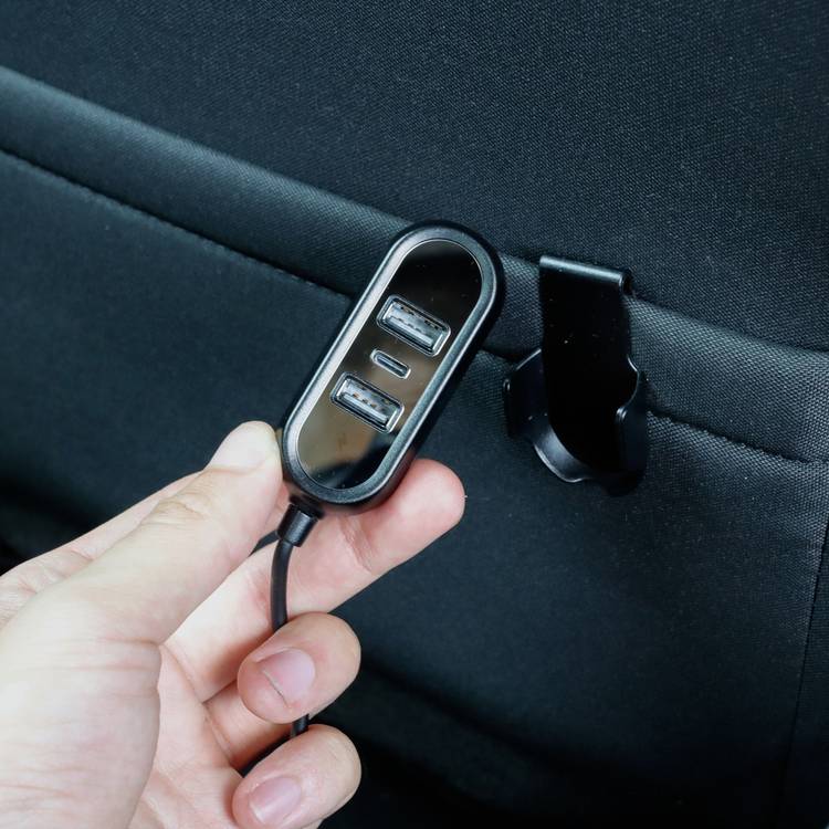 Streetwize 12V 4 port USB extension cable, UK version