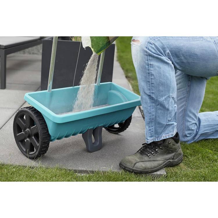 Gardena L Spreader 12.5kg capacity, imported from the UK