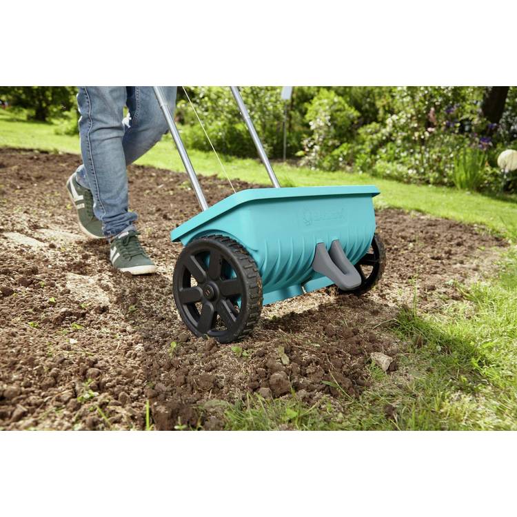 Gardena L Spreader 12.5kg capacity, imported from the UK
