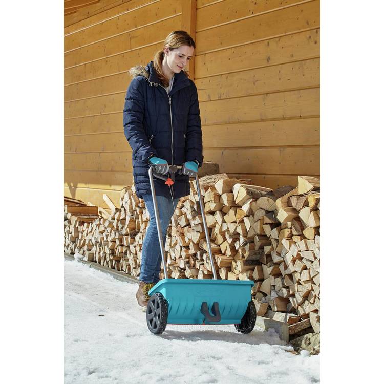 Gardena L Spreader 12.5kg capacity, imported from the UK