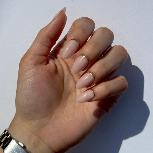 House of Amor press-on nails almond shape - British product