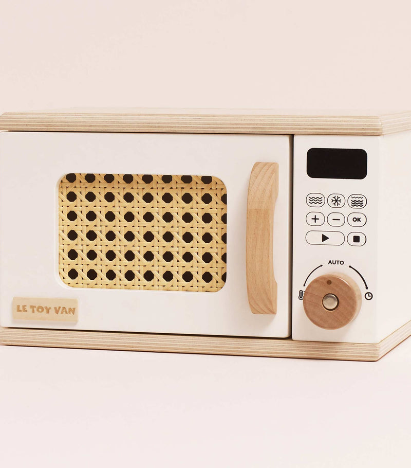 Le Toy Van wooden microwave toy with rotating plate - British product