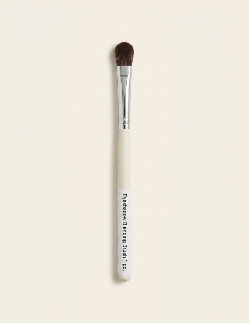 Charlotte Tilbury eye blender brush V2, imported from the UK
