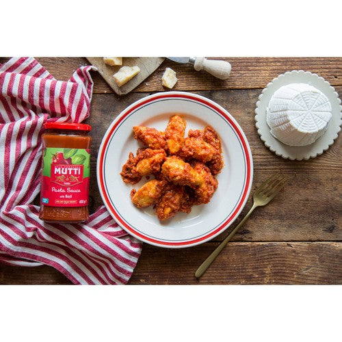 Mutti Tomato & Basil Pasta Sauce 400g, imported from the UK