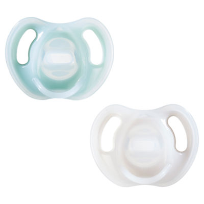 Tommee Tippee ultra-light silicone soothers 0-6 months (British brand)