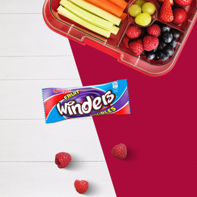 Kellogg's Fruit Winders snack rolls Strawberry Blackcurrant 5x17g - British product