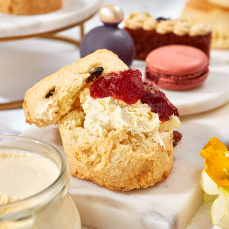 Fruit scone with sultanas and butter (British brand)