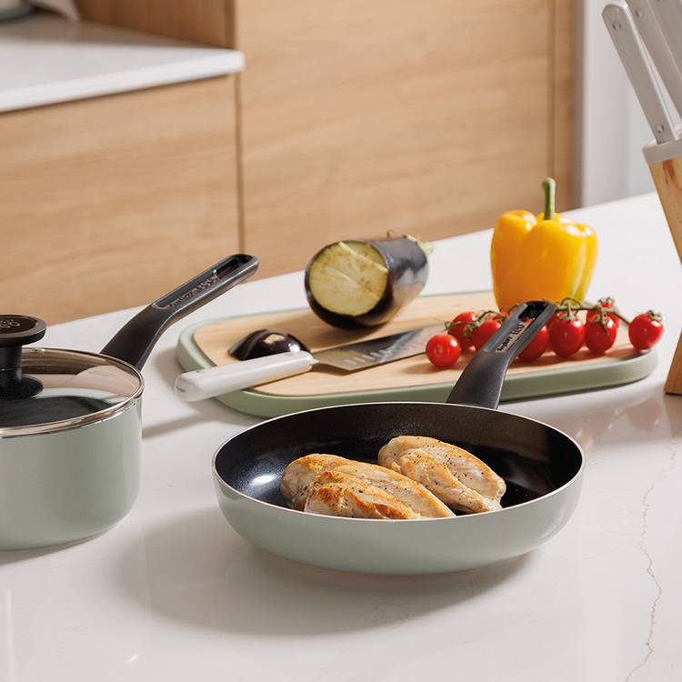 BergHOFF Leo Balance bamboo chopping board, imported from the UK
