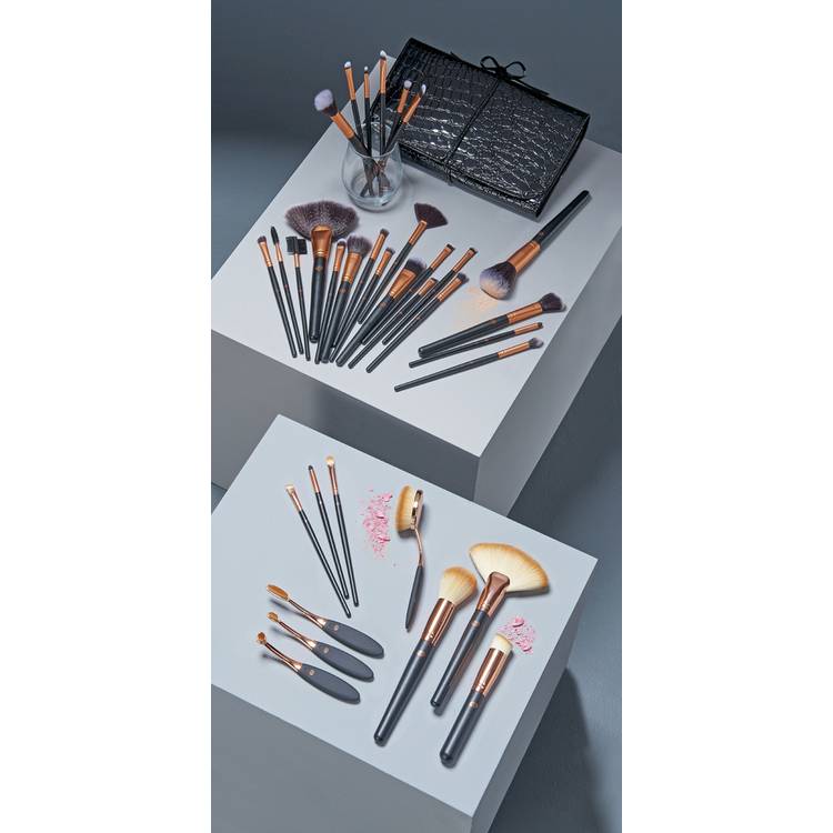 Rio 24-piece makeup brush set (British brand)