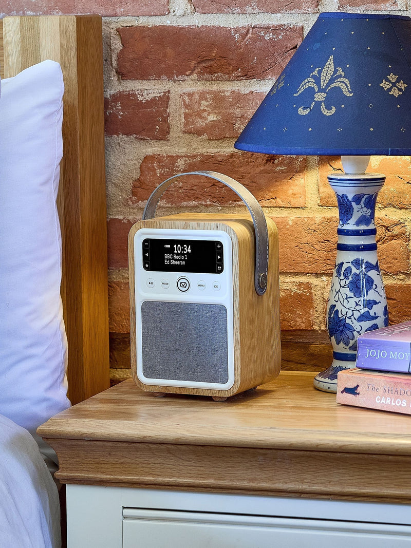 VQ Oak Monty DAB radio with wood case, UK version