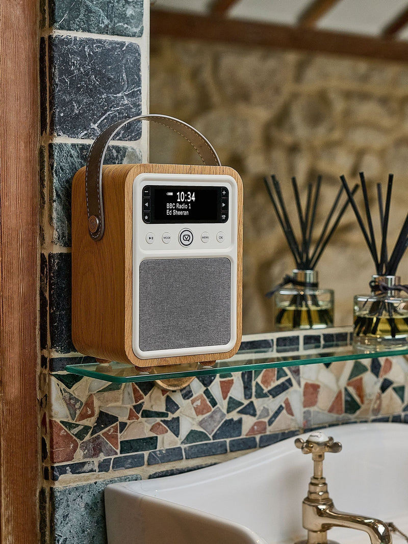 VQ Oak Monty DAB radio with wood case, UK version