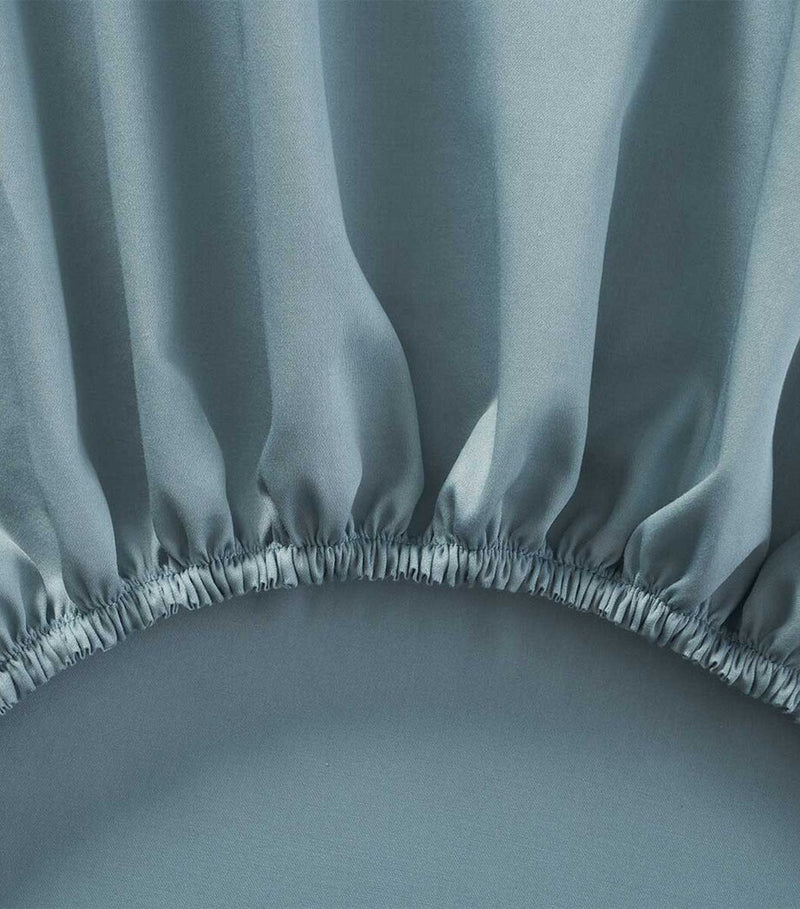 Yves Delorme double fitted sheet in organic cotton sateen, 135cm x 190cm (British brand)