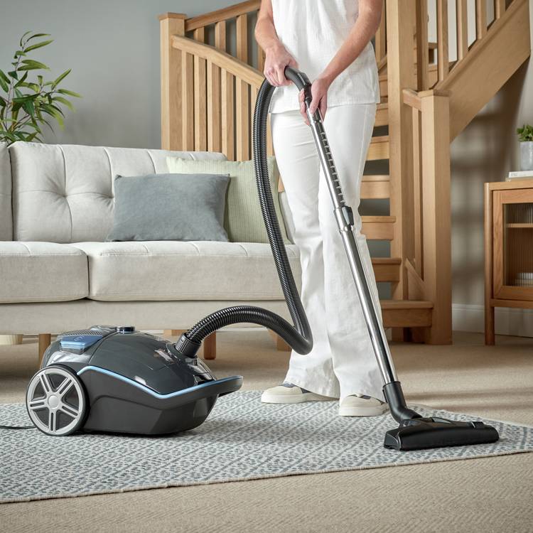 Bush bagged cylinder pet vacuum cleaner, imported from the UK