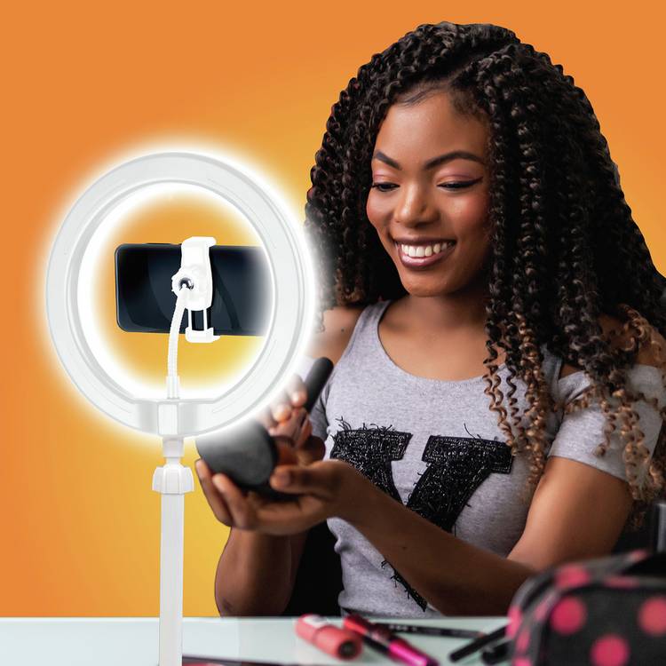 Studio Creator Video Maker White Edition activity set, UK version