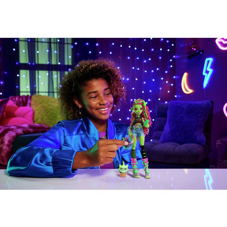 Monster High Venus McFlytrap doll with pet cat and accessories, UK version