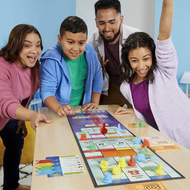 Hasbro Monopoly Knockout board game (British brand)