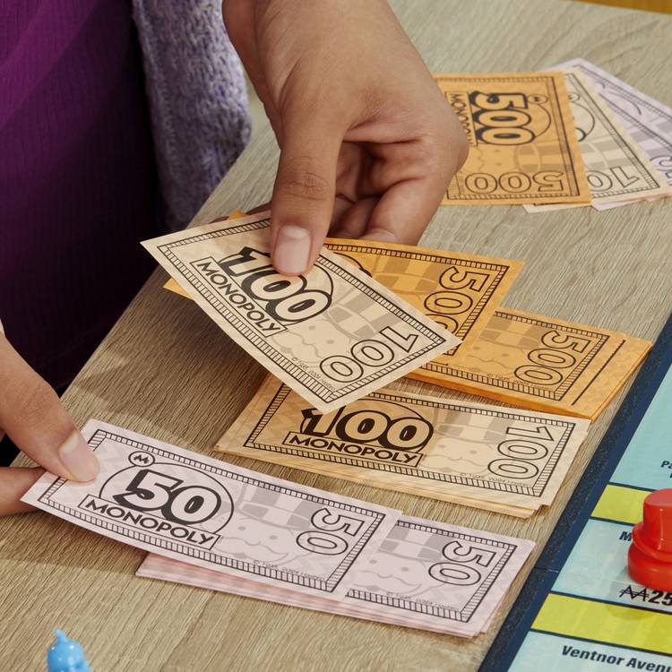 Hasbro Monopoly Knockout board game (British brand)