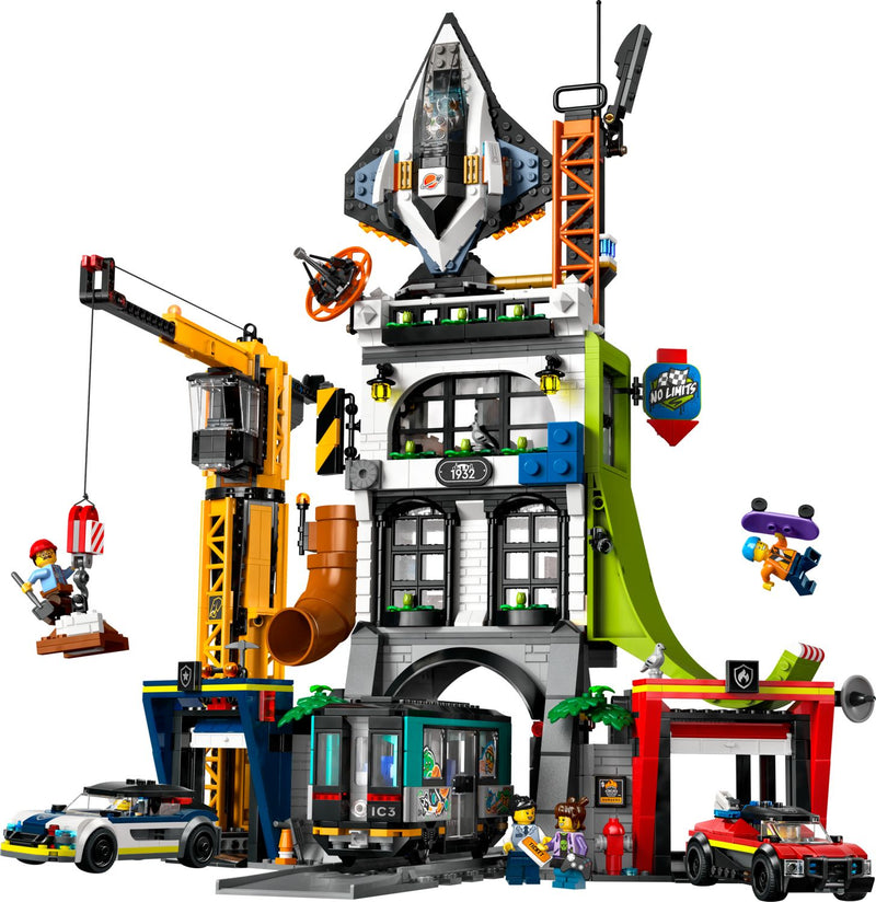 LEGO City Tower building set 1941 pieces with minifigures (British brand)