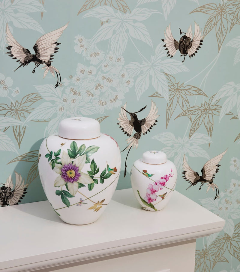 Wedgwood Hummingbird lidded vase 25cm (British brand)