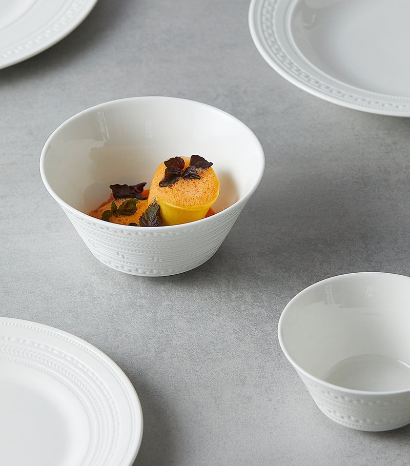 Wedgwood Intaglio 10-piece bone china dinnerware set, imported from the UK