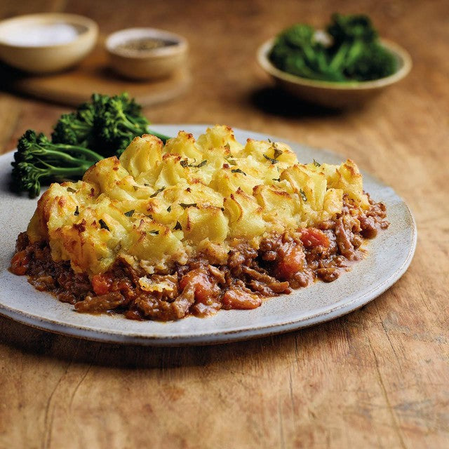 M&S Gastropub Cottage Pie 400g, imported from the UK