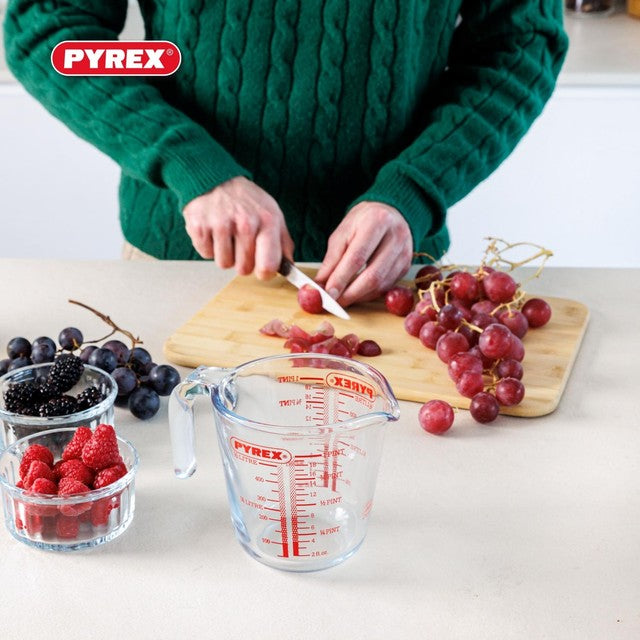 Pyrex glass measuring jug 500ml, imported from the UK