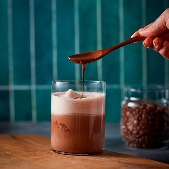 Cocoa Canopy milk & dark hot chocolate beads 225g - British product