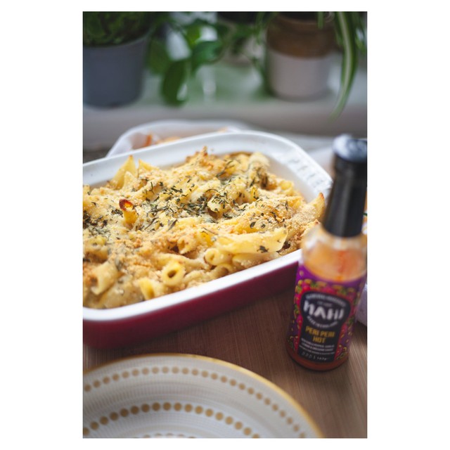 Mahi peri peri hot sauce with red chilli pepper, garlic, lemon & oregano 165ml, imported from the UK