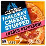 Pizza congelada grande de pepperoni con borde relleno de queso para llevar de Chicago Town