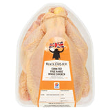 Pollo entero de corral alimentado con maíz de la marca Black Farmer, 1.7 kg.