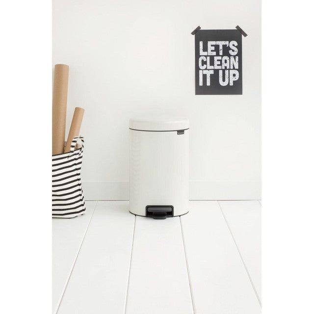 Brabantia white household pedal bin 12L - British product