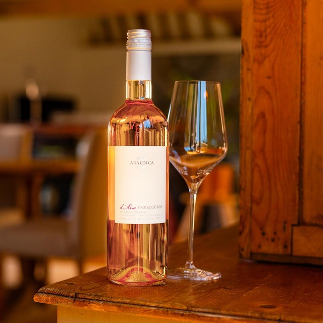 Virgin Wines Araldica d'Aria Pinot Grigio Rose rosé wine 75cl - British product