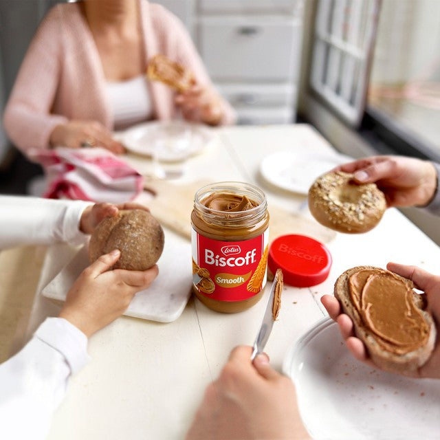 Lotus Biscoff Smooth Spread 720g, imported from the UK