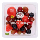 Mezcla de frutas frescas M&S sabor bayas y uvas, 250 g