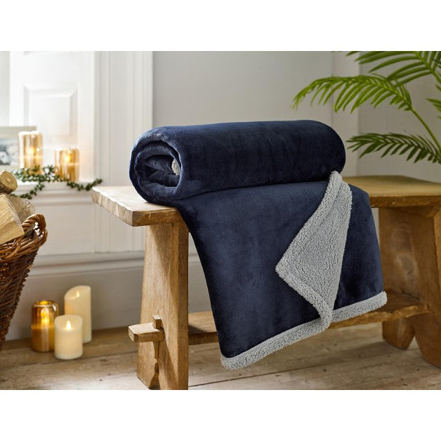 Deyongs Hazelwood reversible sherpa throw navy 130 x 170cm - British product