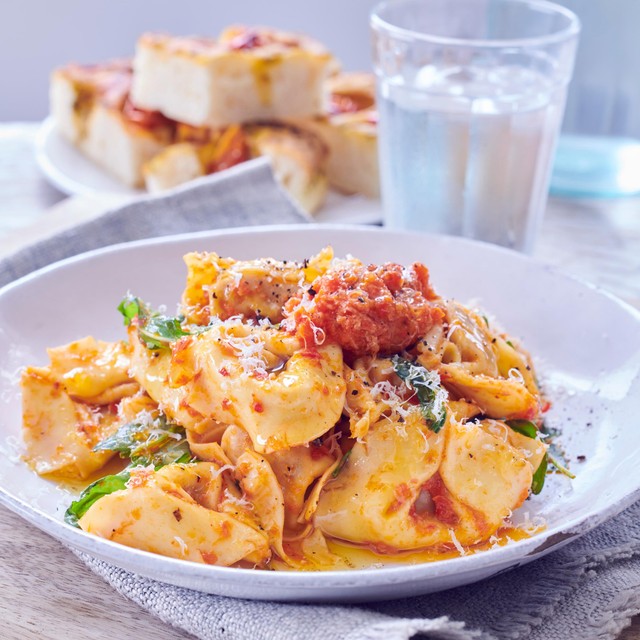 Dell'Ugo tomato mozzarella tortelloni pasta, UK version