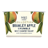 Yogur extra espeso con crumble de manzana Bramley de M&S, 150 g