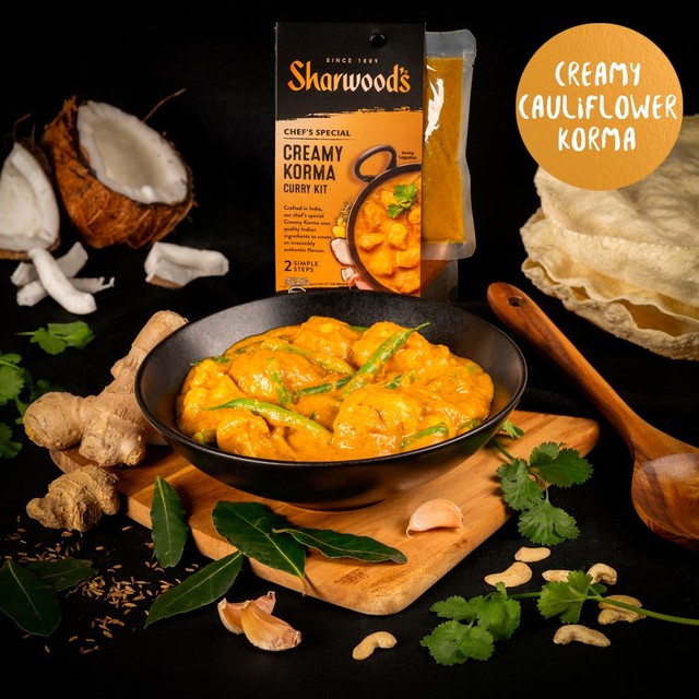 Sharwood's Korma Indian curry sauce kit, UK version