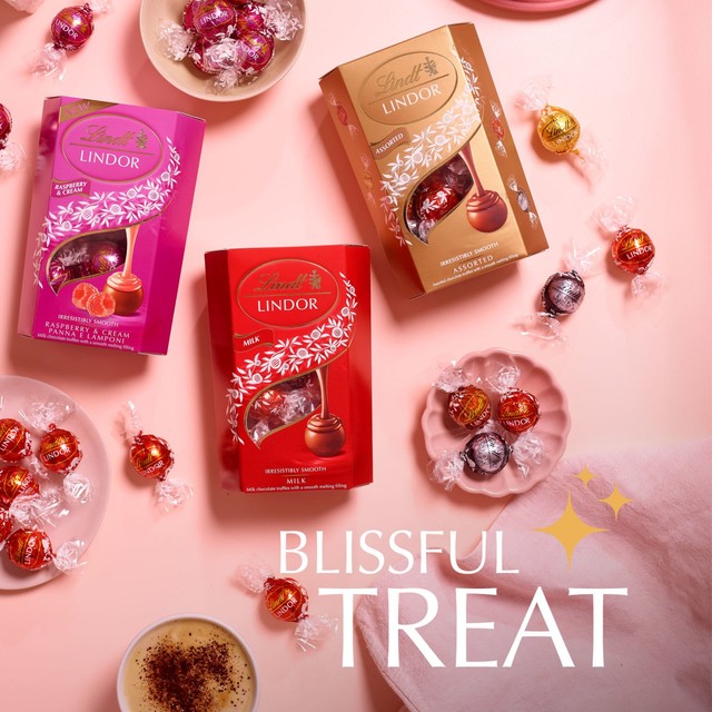 Lindt chocolate truffles Raspberry & Cream box, UK version