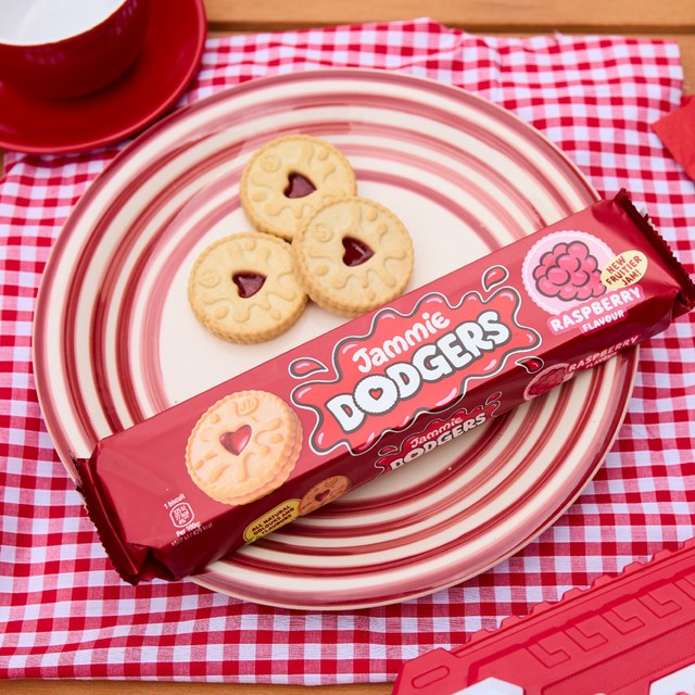 Jammie Dodgers raspberry biscuits 140g, UK version