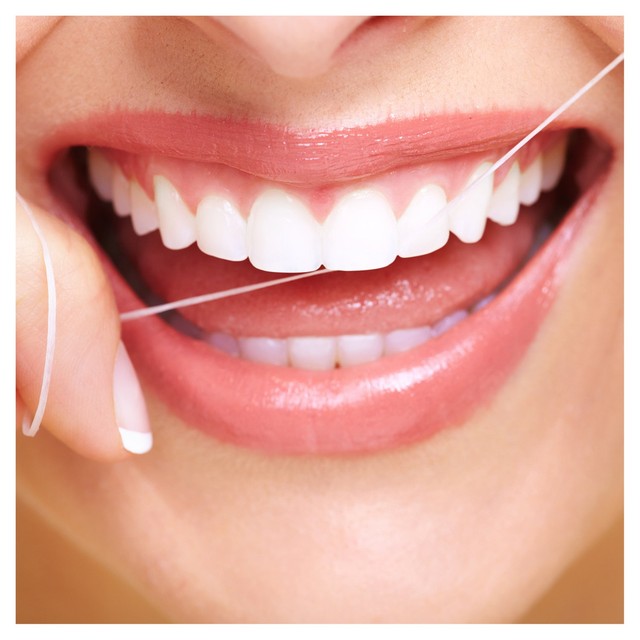 Oral-B Satin Mint dental floss 25m, imported from the UK