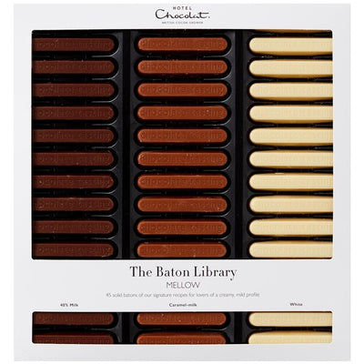M&S Hotel Chocolat The Mellow Baton Library Melk, karamell og hvit solid sjokoladeplate 365g - Kjøp online hos McGrocer