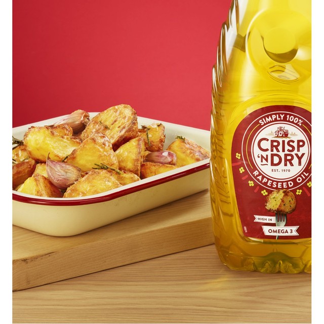 Crisp N Dry rapeseed oil cooking oil bottle (British brand)