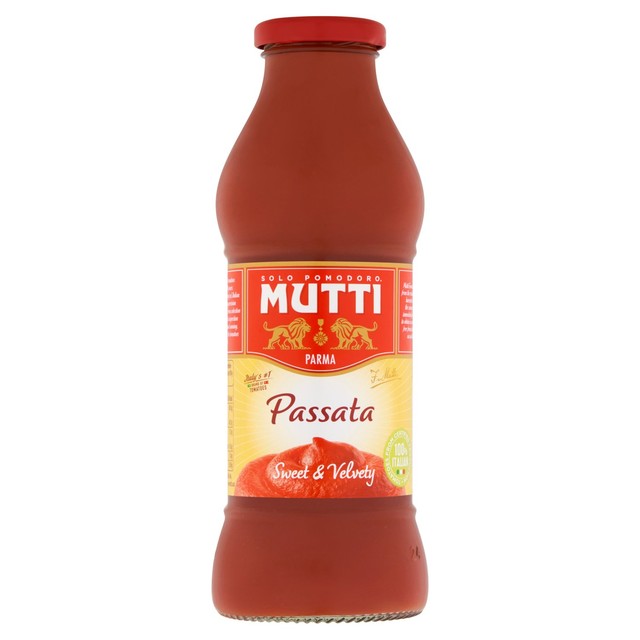 Mutti Classic Italian Tomato Passata - British product