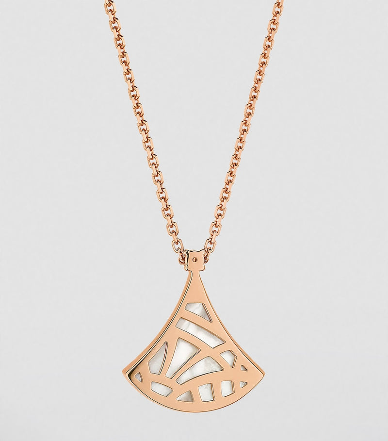 Bvlgari Divas' Dream necklace in rose gold and mother-of-pearl, UK version