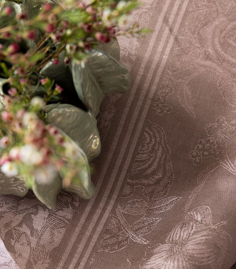 Le Jacquard Français Linen Romance tablecloth 175cm x 250cm, UK version